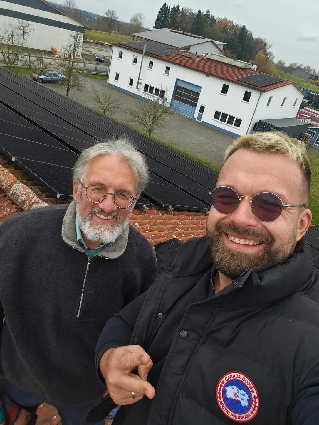 SüdEnergie-Team bei einem Photovoltaikprojekt mit Speicher in Aulendorf